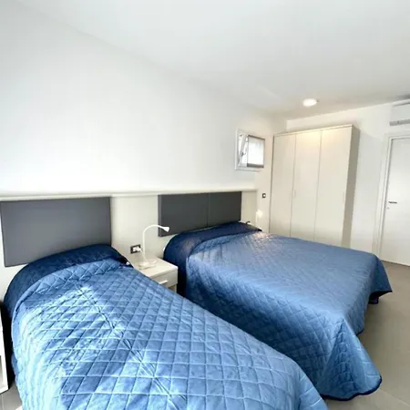 Apartment With Pool