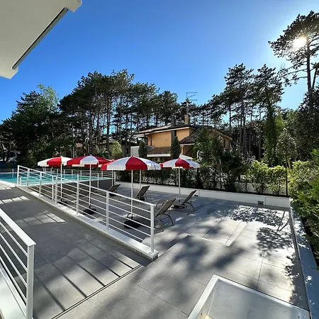 Apartment With Pool *