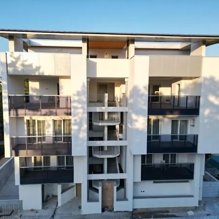 With Pool Apartment *