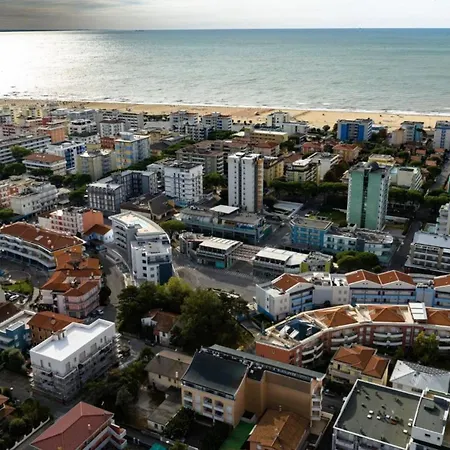 Apartment With Pool Bibione